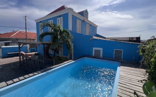For Sale Willemstad: Student dorm with 14 rooms and swimming pool