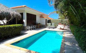 Discover Tranquility in this Charming Villa with Pool in Villapark Flamboyan