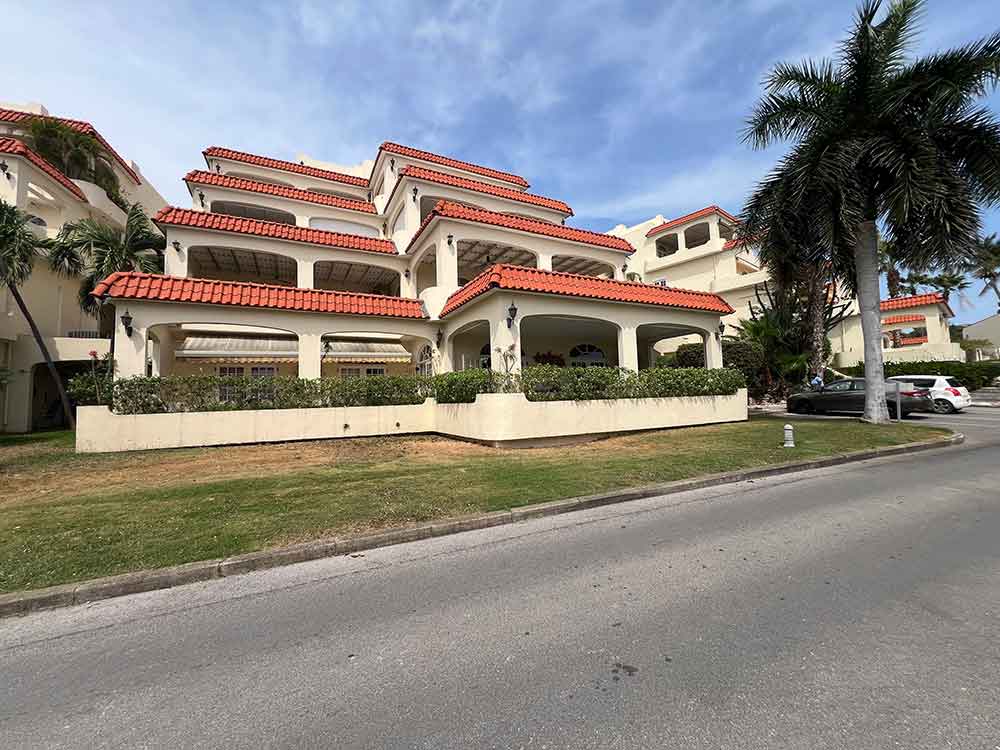 Beautiful 3 Bedroom Apartment Royal Palm For Sale — Nh Real Estate 